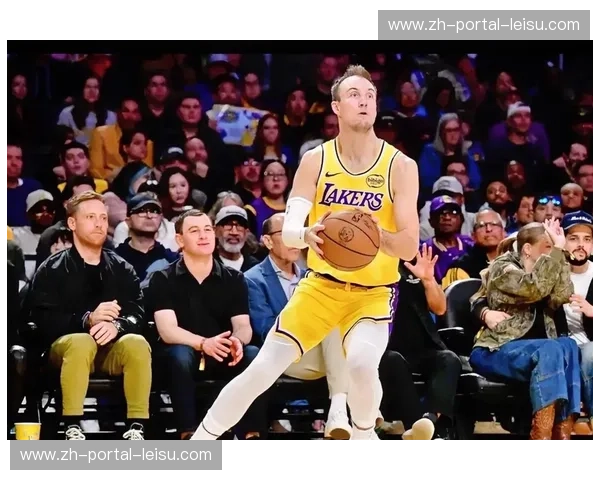 肯纳德三分命中率49%成基本盘 湖人新援替补火力稳定输出 肯纳德三分命中率49%成基本盘 湖人新援替补火力稳定输出