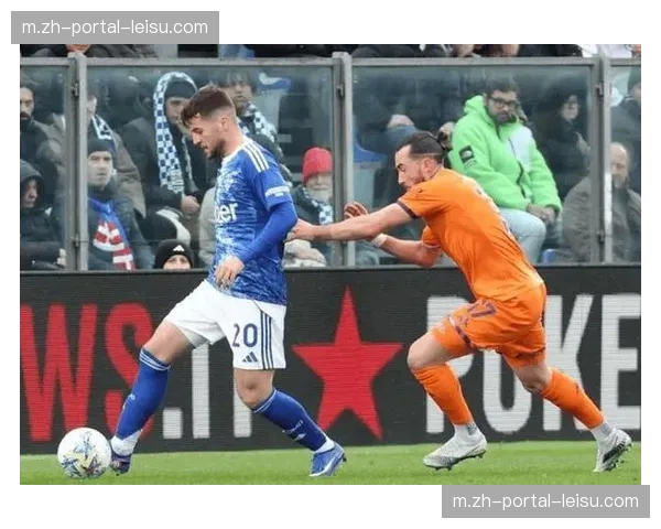 特温特面对费耶诺德采用5-3-2阵型，重点加强中场厚度保护防线