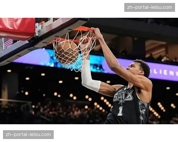 马刺场均三分出手37次命中率39%联盟第二，内外结合打法成熟